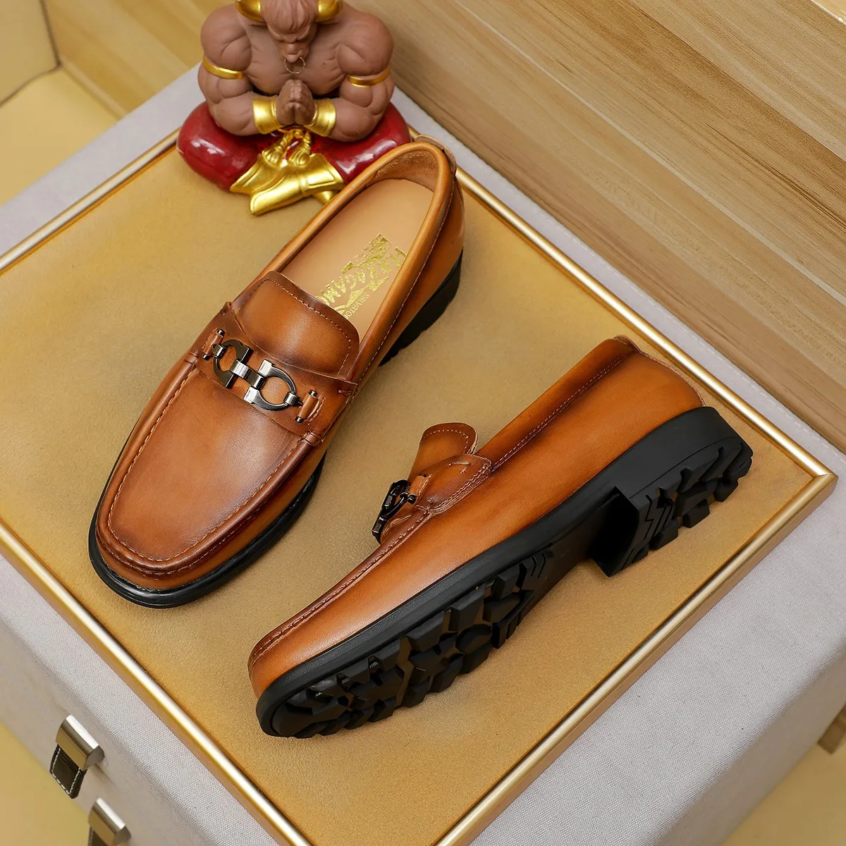 Men's shoes 250 Ferragamo [Ferragamo] top imported suit men's shoes 💯Original copy of the official website, product materials: selected imported embossed calfskin + luxury hardware buckle accessories ~ imported water-dyed cow 🐂 leather lining. Strong three-dimensional visual effect, original combination outsole, multiple colors available😘 Size: 39-44 (38.45.46. Customized)